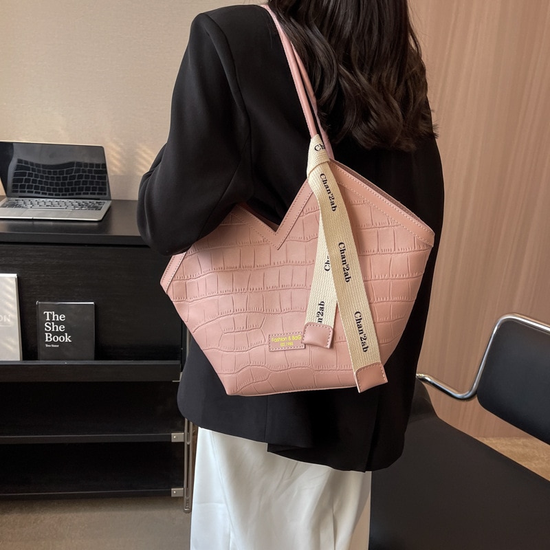 2023 유럽과 미국의 새로운 패션 여성의 작은 디자인 숄더 백 우아한 대용량 토트 백 Dropshipping