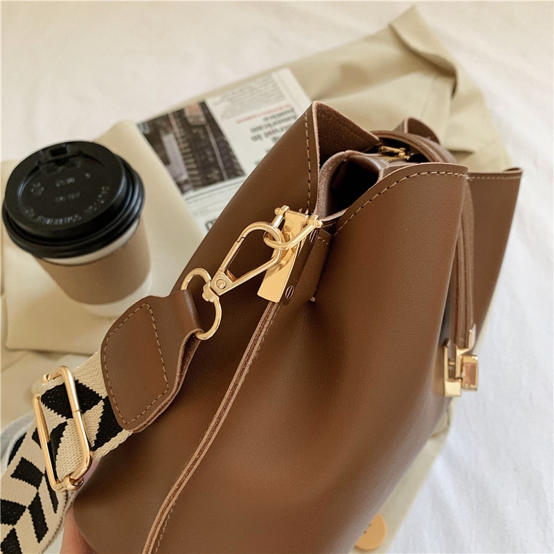 JIN YIDE 여성을위한 빈티지 간단한 작은 PU 가죽 양동이 Crossbody 가방 2023 디자이너 패션 레이디 럭셔리 블랙 숄더 핸드백 - imaget 8 JIN YIDE 여성을위한 빈티지 간단한 작은 PU 가죽 양동이 Crossbody 가방 2023 디자이너 패션 레이디 럭셔리 블랙 숄더 핸드백 - imaget 8